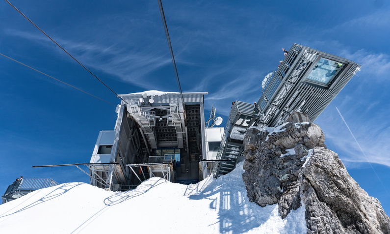 Mountain station at almost 3000 metres | © Johannes Absenger