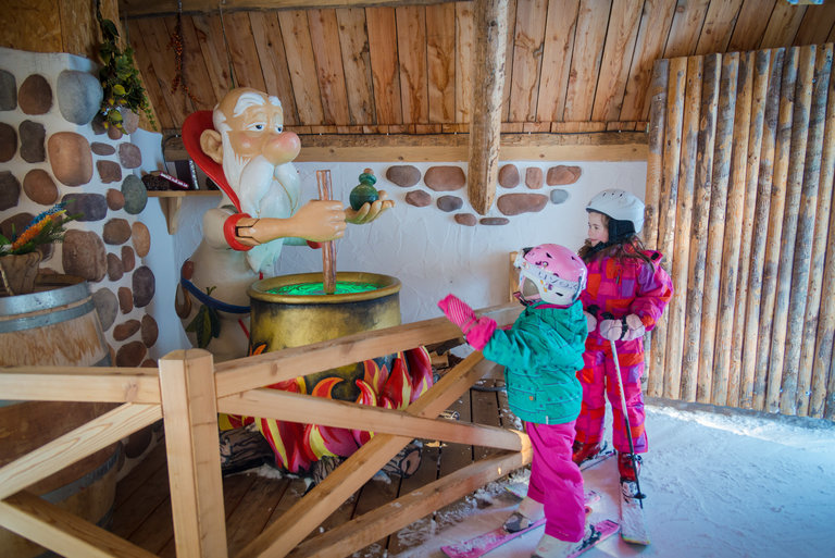 Die Kinder zu Besuch bei Zaubermix am Galsterberg! | © Christine Höflehner