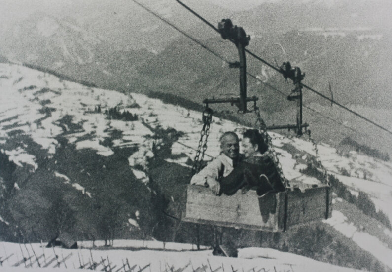 The ascent with the material cable car | © Planai