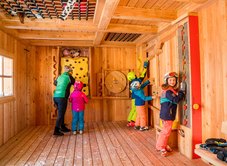 Inside the Kasalm at the Hopsi Children's Winterwonderland | © Christine Höflehner