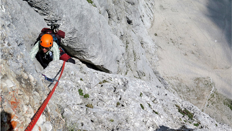 Im Klettersteig erlebt man die Faszination des Berges in einer neuen Dimension.  | © Alpincenter Dachstein