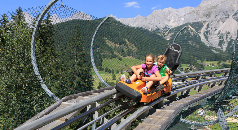 Zwei Kinder auf dem Coaster. | © Erlebnis Rittisberg