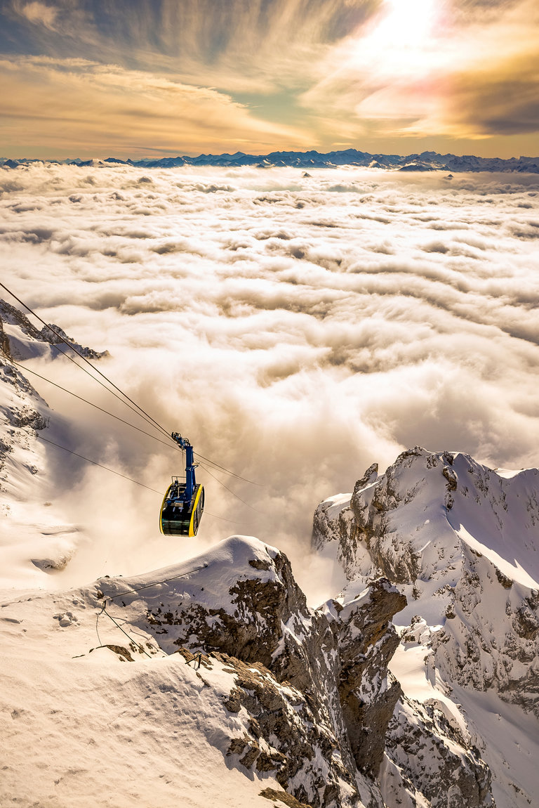 Floating above the clouds - spectacular ascent with the Dachstein panorama gondola | © Max Pachernigg