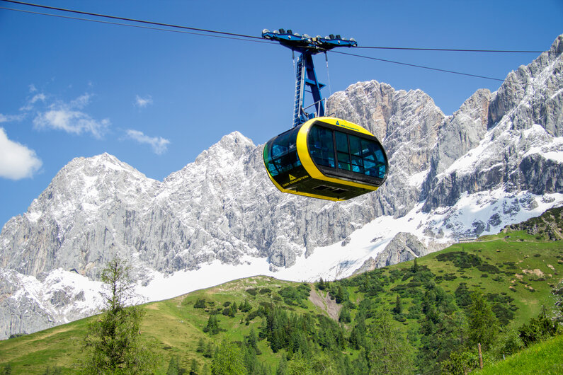 What a view - the 10-minute ascent with the Dachstein panorama gondola | © Christoph Buchegger