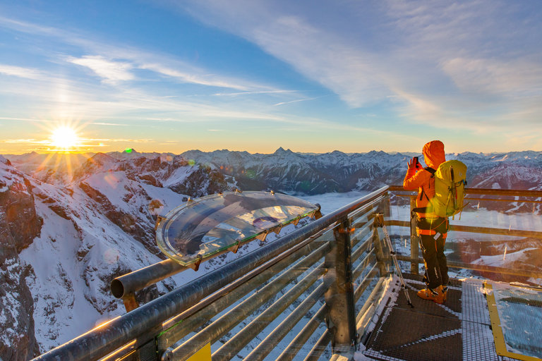 Viewing platform on the mountain Dachstein sunrise | © Renè Eduard Perhab