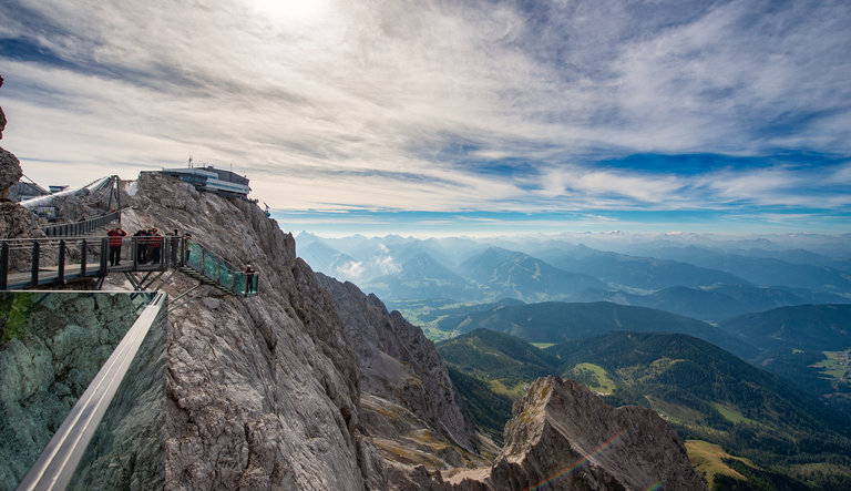 Stairway to Nothingness and the top station at Dachstein | © Rene Strasser