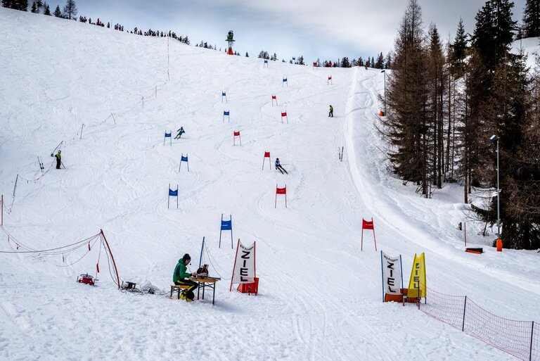 Lederhosen & Dirndl Skirennen - Impression #2.9 | © David Stocker