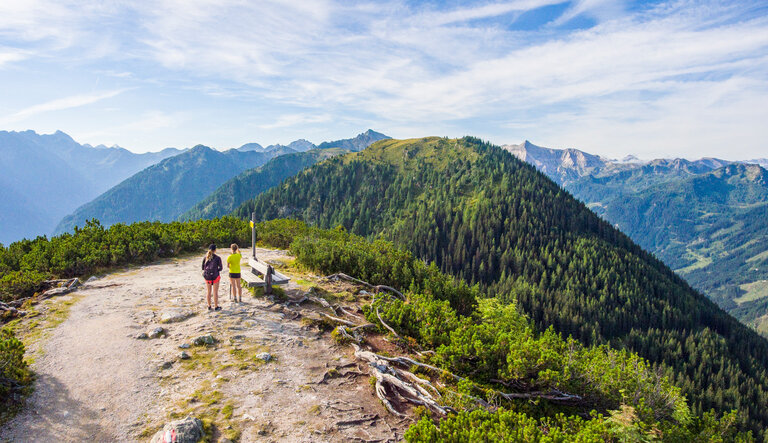 You will remember the stunning view during a hike on the Hochwurzen. | © Josh Absenger