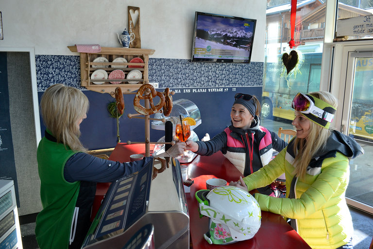 Ski Rock Café - a cosy place to stay directly at Planet Planai in the valley station of the Hautpt cable car. | © Planai