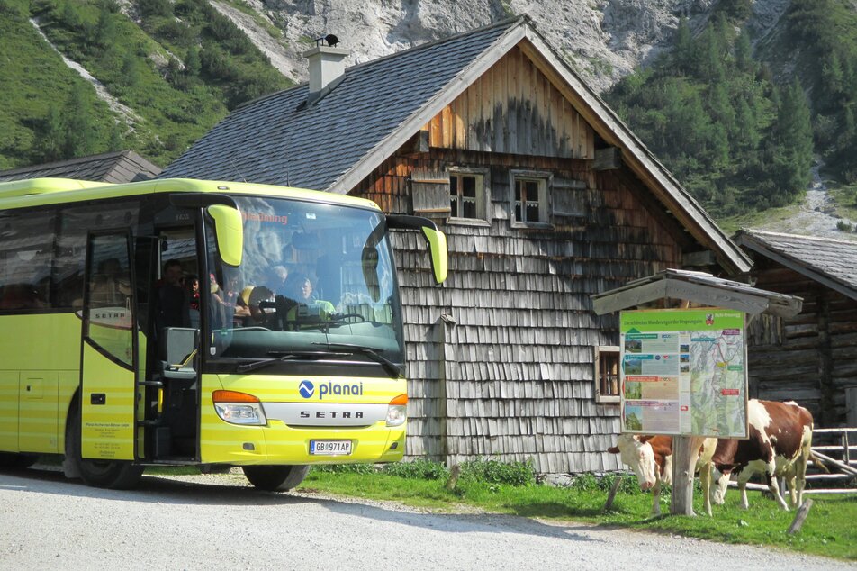The Planai Hiking Bus at the Ursprungalm | © Planai