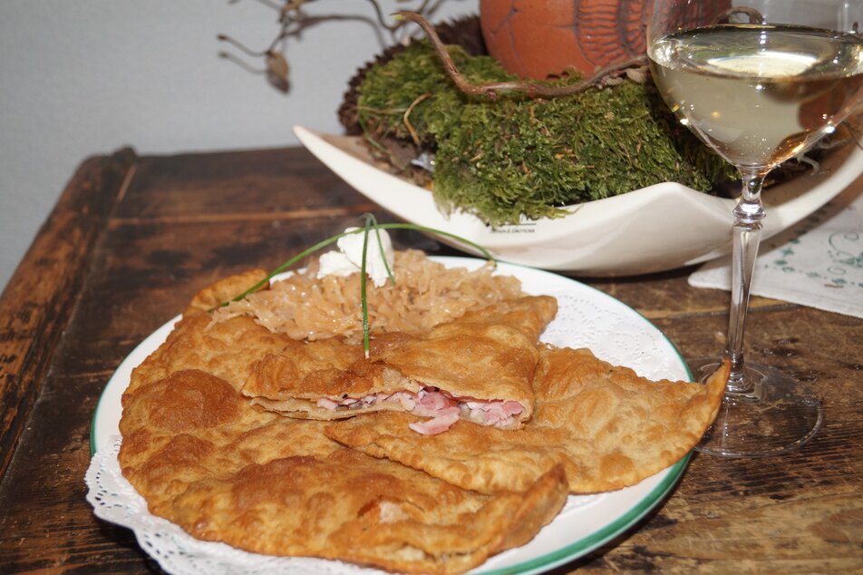 Enjoy day with traditional austrian food "Fleischkrapfen" - Impression #1