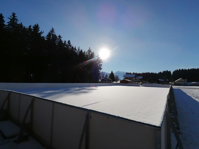 Ganzjährige Eissportanlage/Eislaufplatz - Impression #2.1 | © Häuserl im Wald