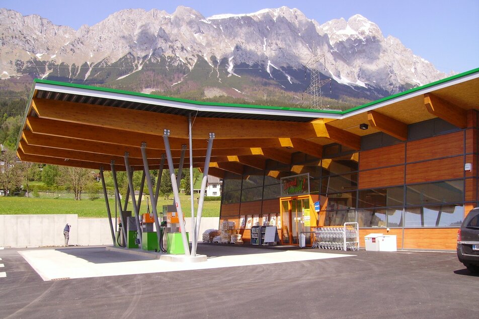 Petrol station - shop - café - Land lebt auf! - Imprese #1 | © Tankstelle - Lebensmittelgeschäft - Bistro - Land lebt auf!
