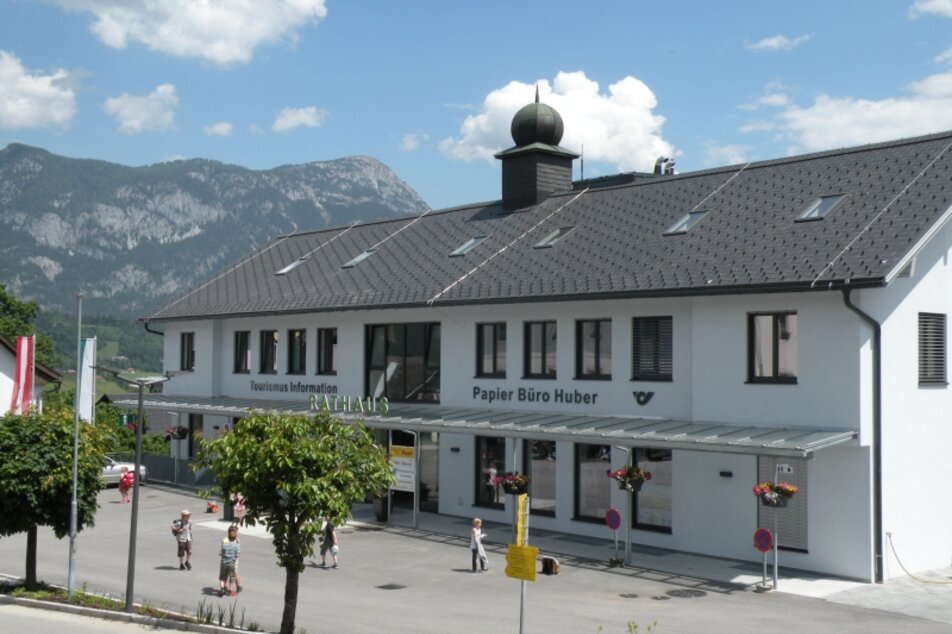 Rathaus mit Tourismusbüro und Papierfachgeschäft | © Marktgemeinde Haus