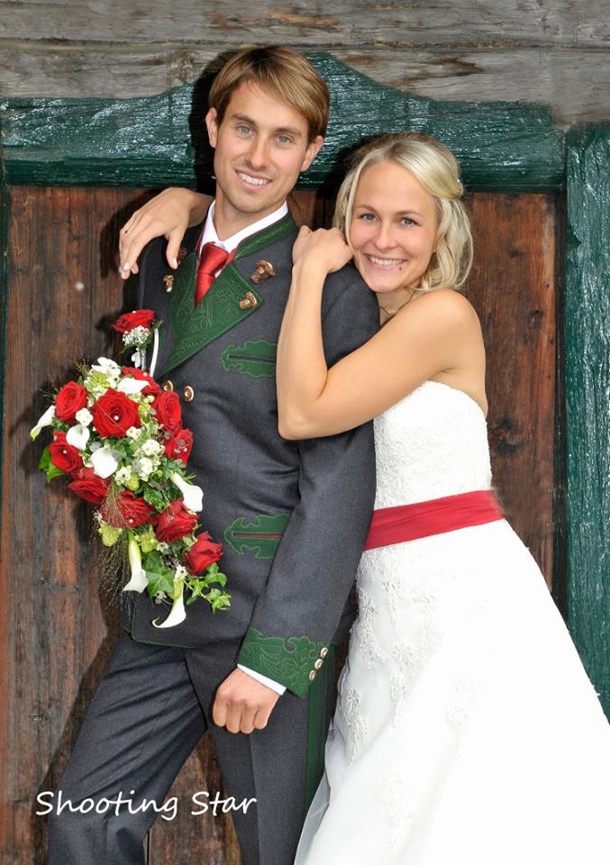 Paar in Hochzeitstracht | © Sportmoden Schrempf