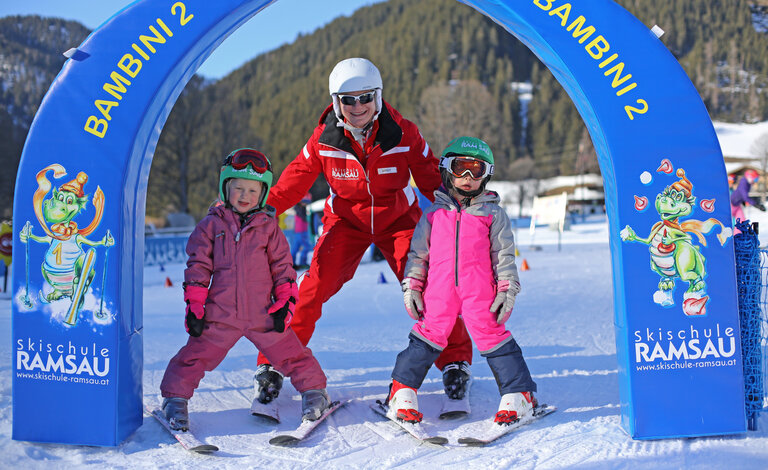 Skischule Ramsau - Impression #2.7 | © Kinder mit Skilehrer | Alpincenter Dachstein