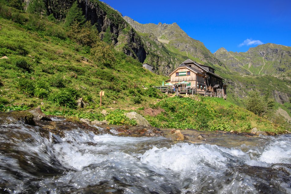 Stream in front of the hut Gollinghütte | © Martin Huber