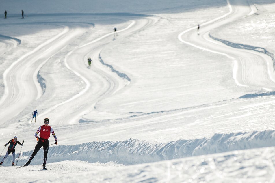 Ein Langläufer auf der Hallstätter Loipe am Dachstein Gletscher | © Dominik Steiner/Erlebnisregion Schladming-Dachstein