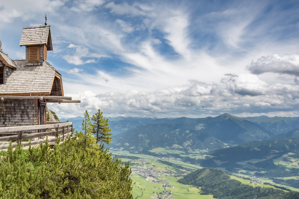 View from small mountain church at Stoderzinken | © Photo-Austria/Christoph Huber/Erlebnisregion Schladming-Dachstein