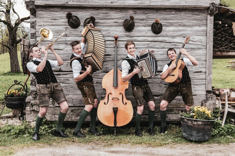 Traditional folk get-together with LIVE-music - Impression #1 | © "Die Strubbis"