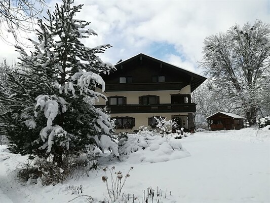 Haus Posch mit Garten im Winter