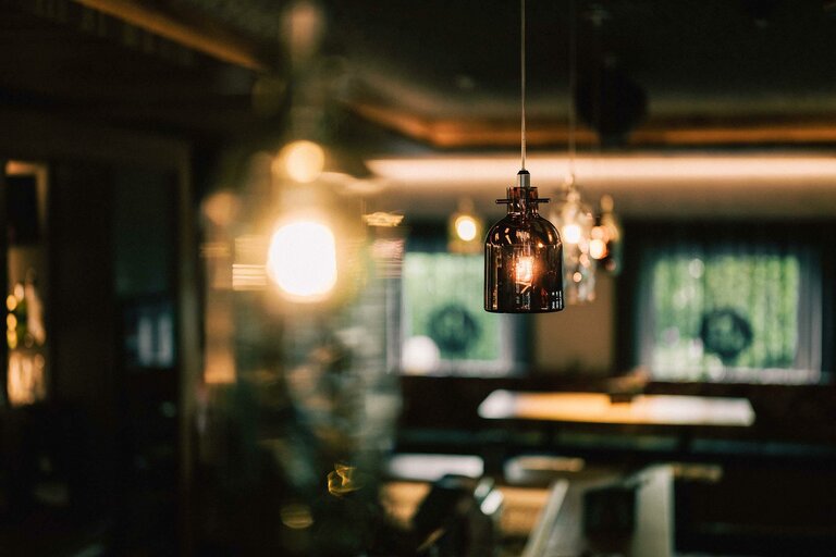 bar-indoor-detail-lampen