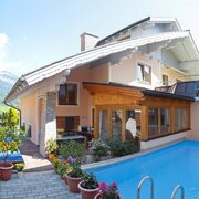 Pension Krug - Hausfoto Sommer mit Pool