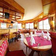 Gemütliche Hotelbar direkt an der Skipiste