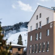 hotelansicht-jufa-hotel-schladming-piste-winter