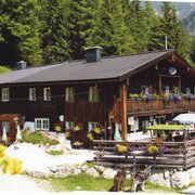 Jausenstation Fliegenpilz mit Sonnenterasse.