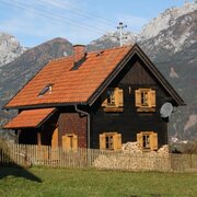 Knusperhaisl - Hausfoto im Sommer