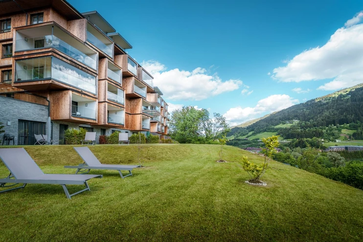 Sun Lodge - private living in the sun