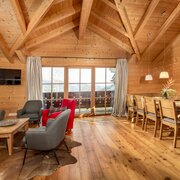 Offener Wohnbereich in den Lodges
